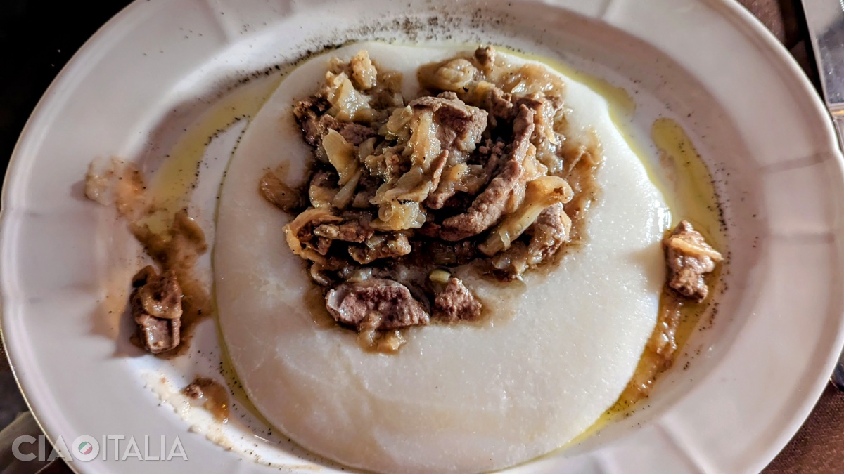 "Fegato alla veneziana" with polenta.