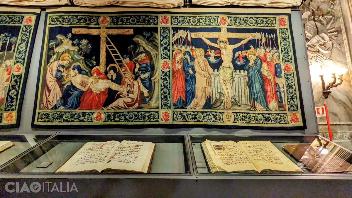 Valuable objects in the Sala dei Banchetti