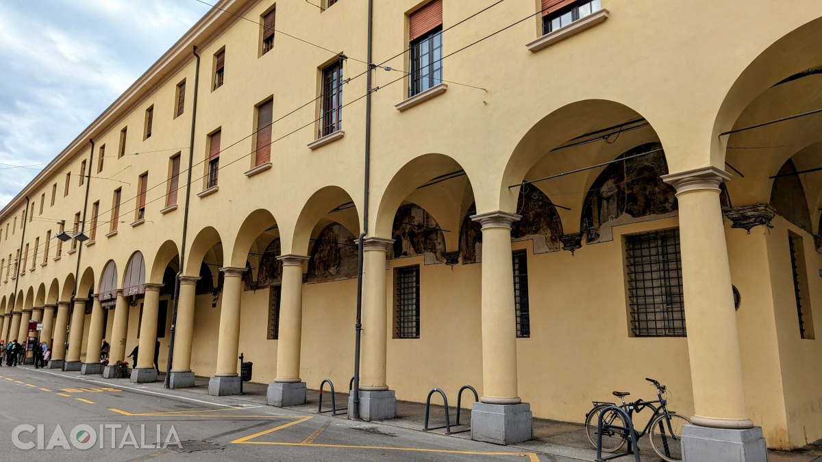 The portico of the San Francesco Monastery