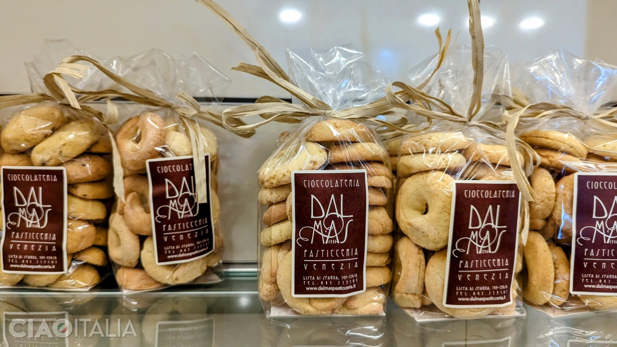 Biscuits are Venice's traditional dessert.