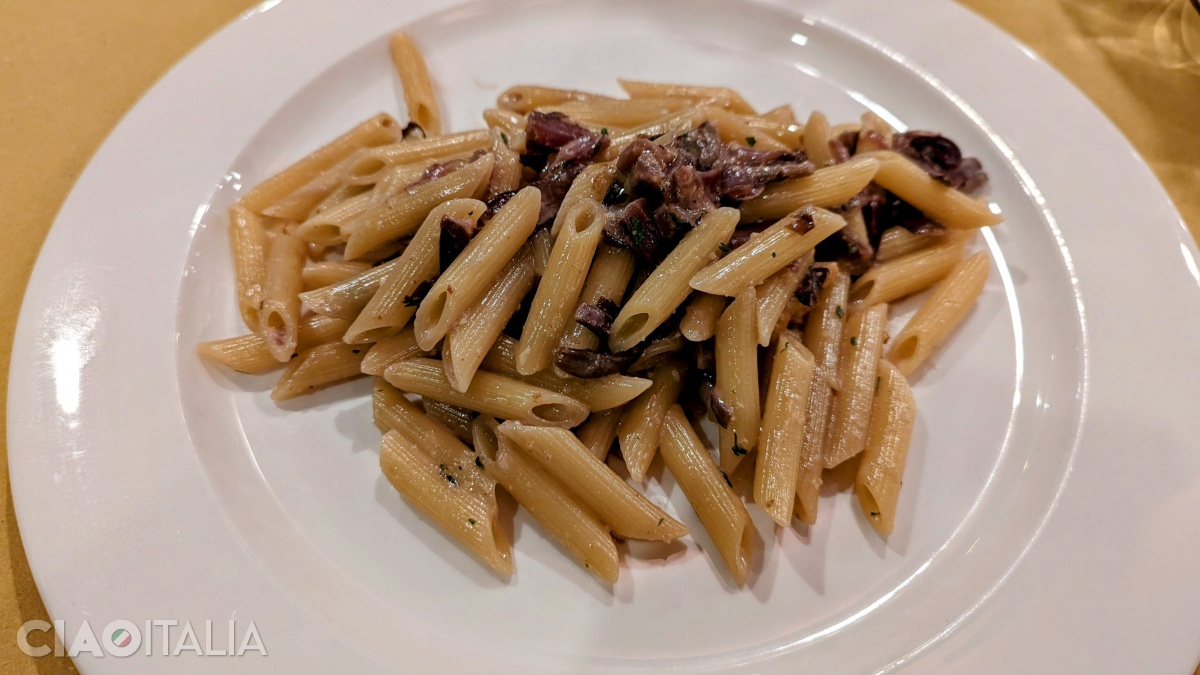 Veal strips with Treviso radicchio and polenta
