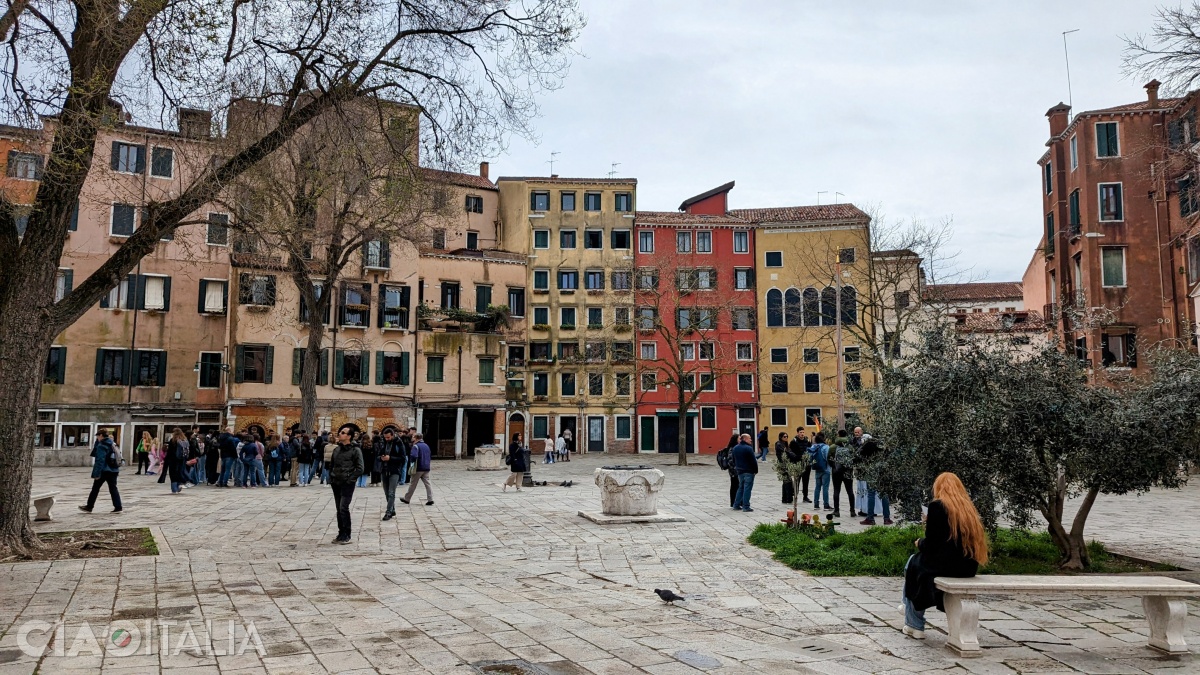 The buildings in the New Ghetto have many floors and are a rarity in Venice's urban landscape.
