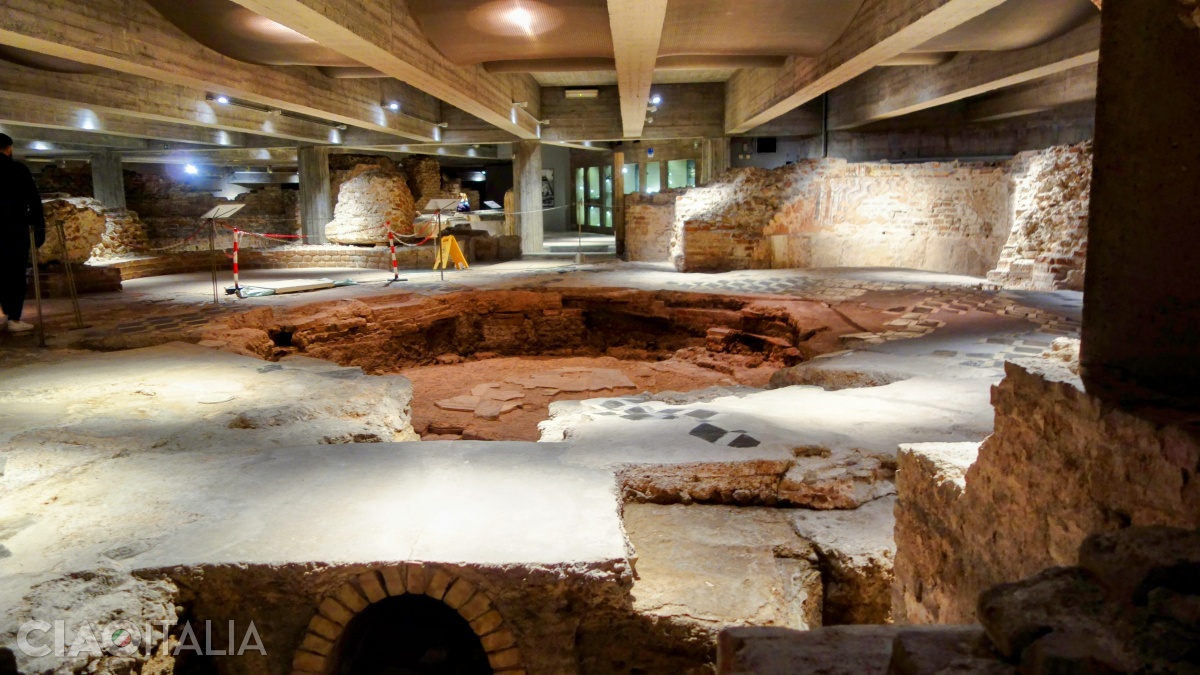 The archaeological area is located under the Cathedral.