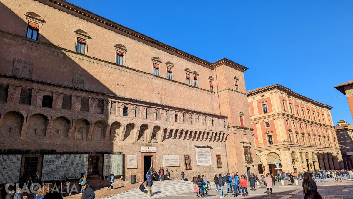 The panels to the left of the entrance display photos of those who fell fighting for liberation from fascism.