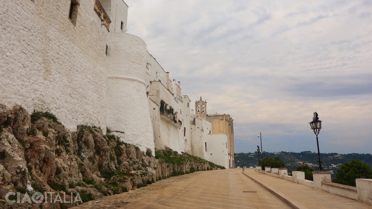 A walk along the city walls is one of the things you can do in Ostuni.