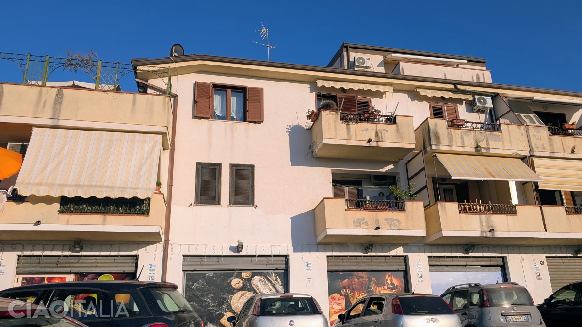 The building where Residenza Estea is located has a supermarket on the ground floor.