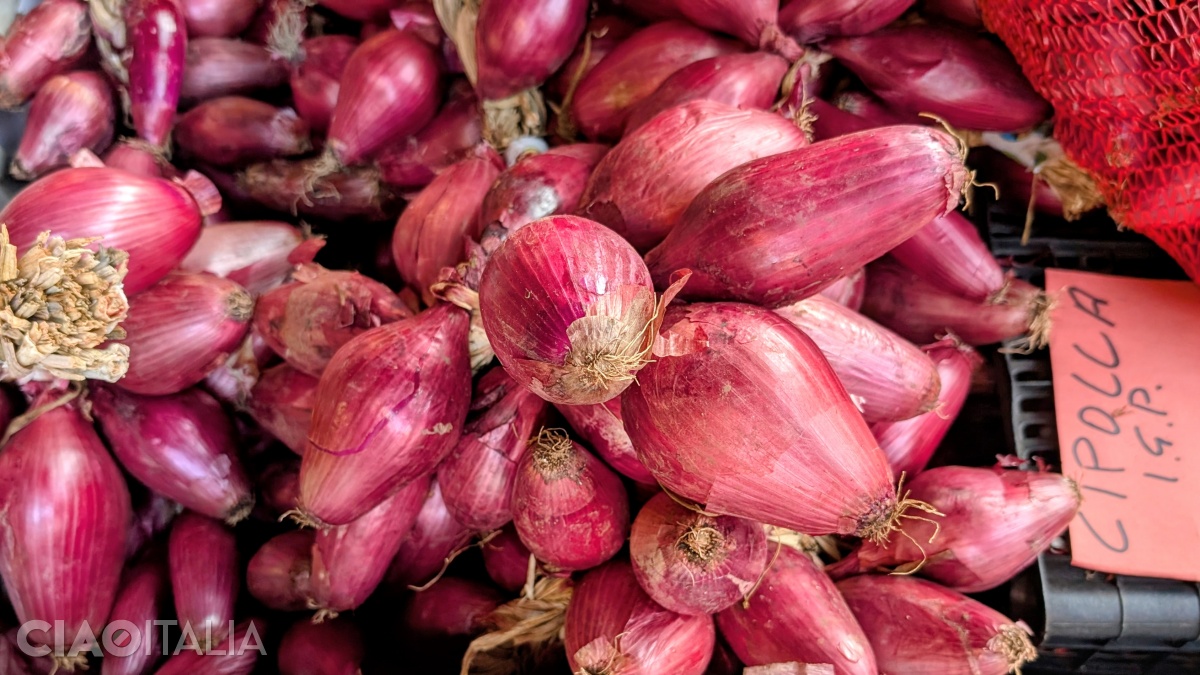 The red onion of Tropea is famous for its sweet flavor.