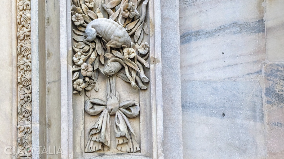 The dragon depicted to the right of the entrance doors of the Cathedral refers to the legend of the dragon Tarantasio.