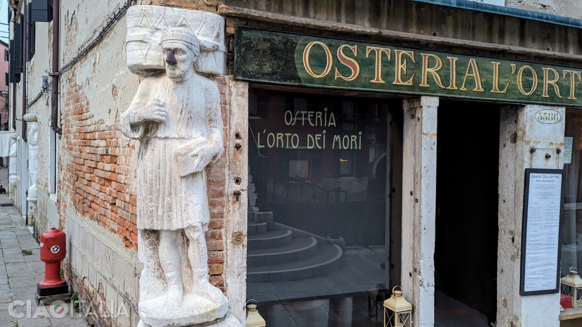 It is said that if you touch the nose of the statue of Sior Antonio Rioba in Campo dei Mori, you'll have good luck in your business affairs.