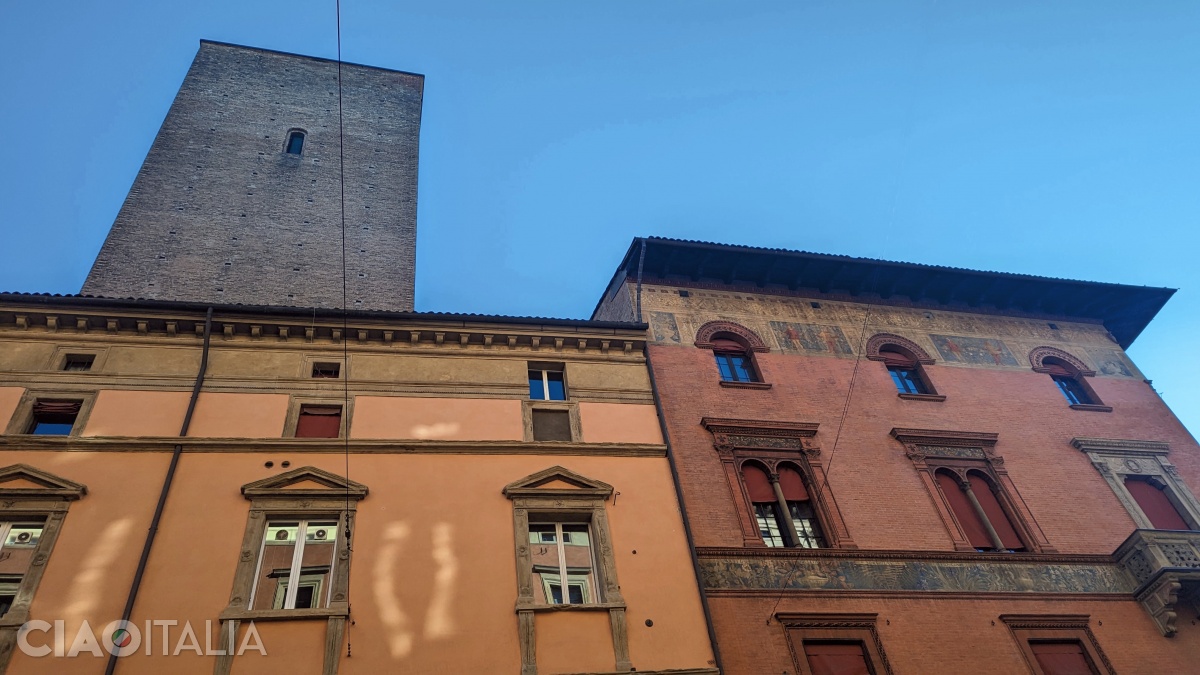 The Scappi Tower, seen from Via dell'Indipendenza