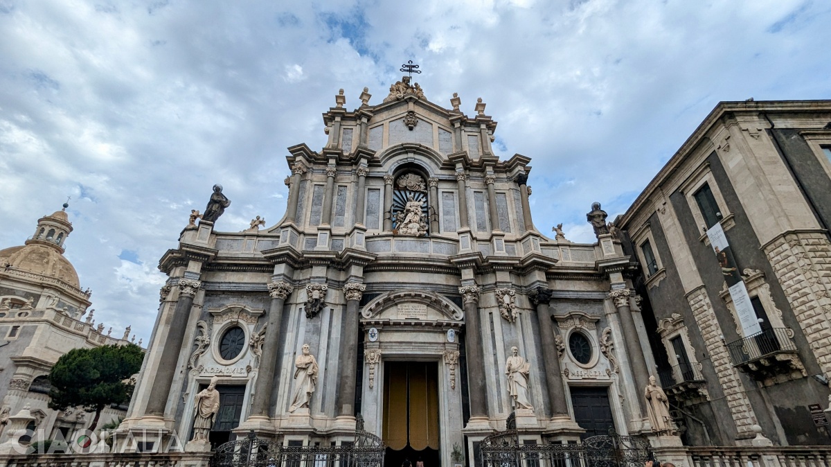 On the façade of the cathedral is the statue of Saint Agatha.