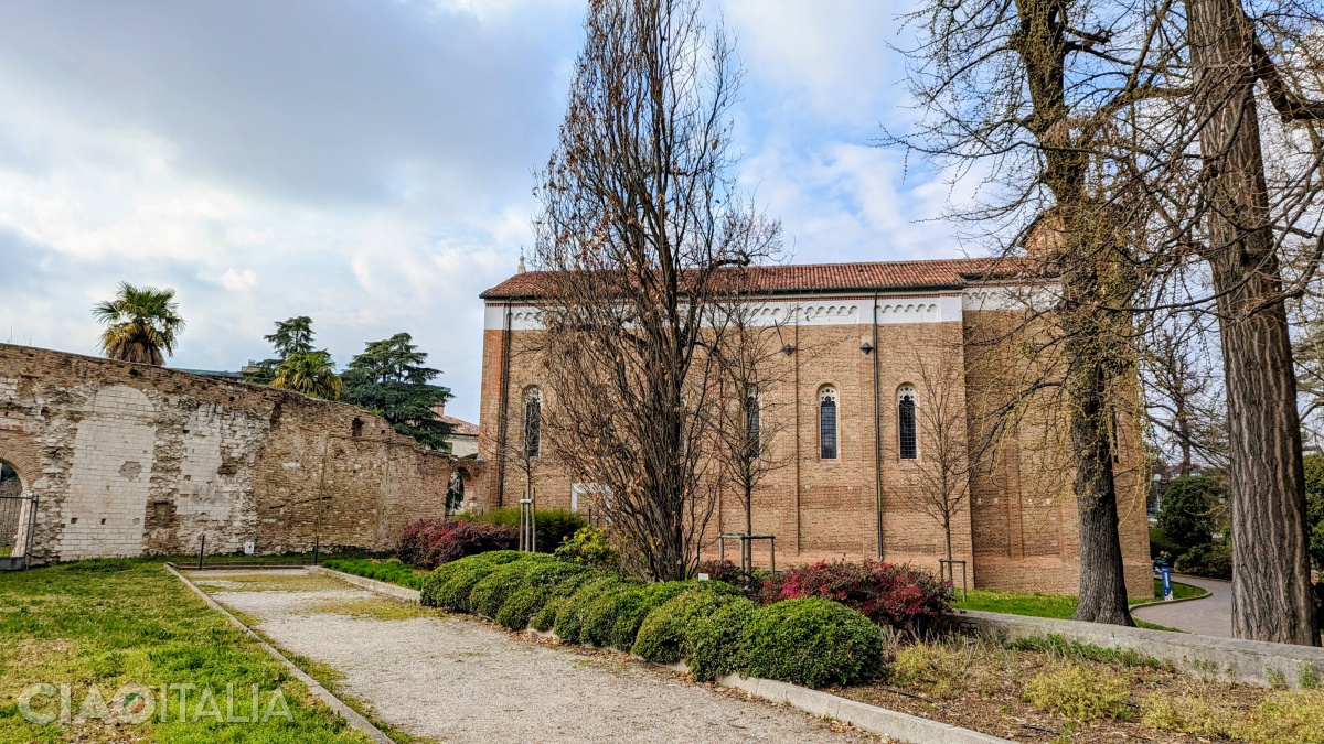 When seen from the outside, the Scrovegni Chapel does not look impressive.