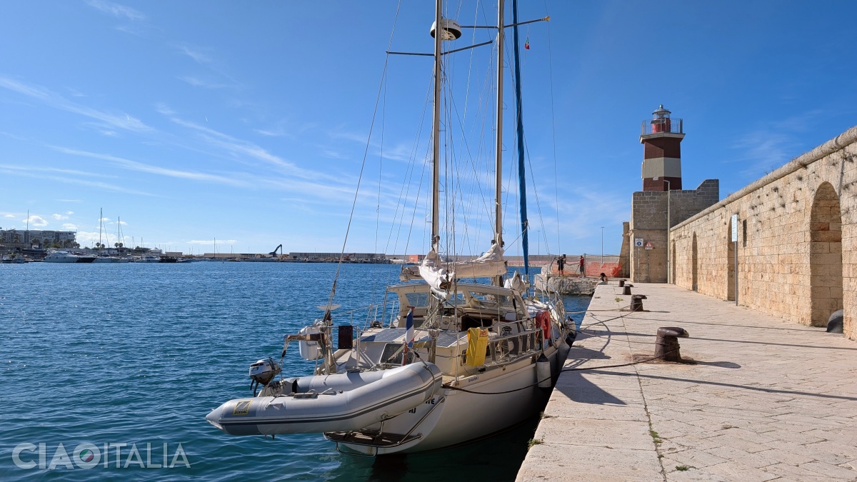 Walking to the end of the Margherita pier, you will reach the Red Lighthouse.