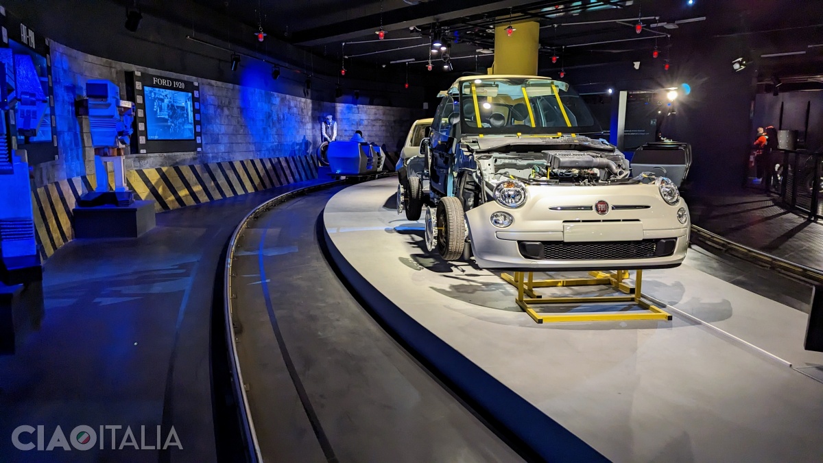 By boarding the small train in the museum, you will discover the different stages of production of a Fiat 500.