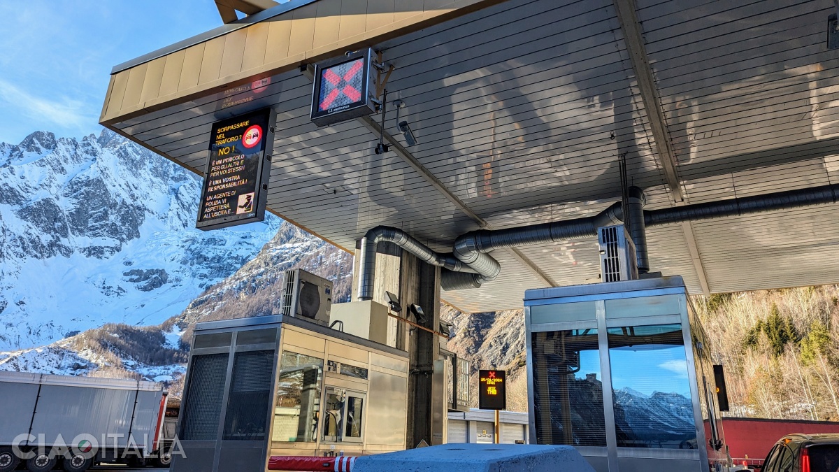 The tunnel toll is paid directly at the booths at the entrance.