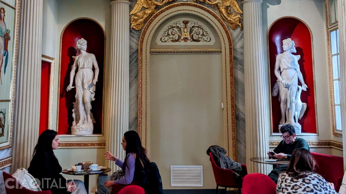 The café is listed among the Historic Cafés of Italy.