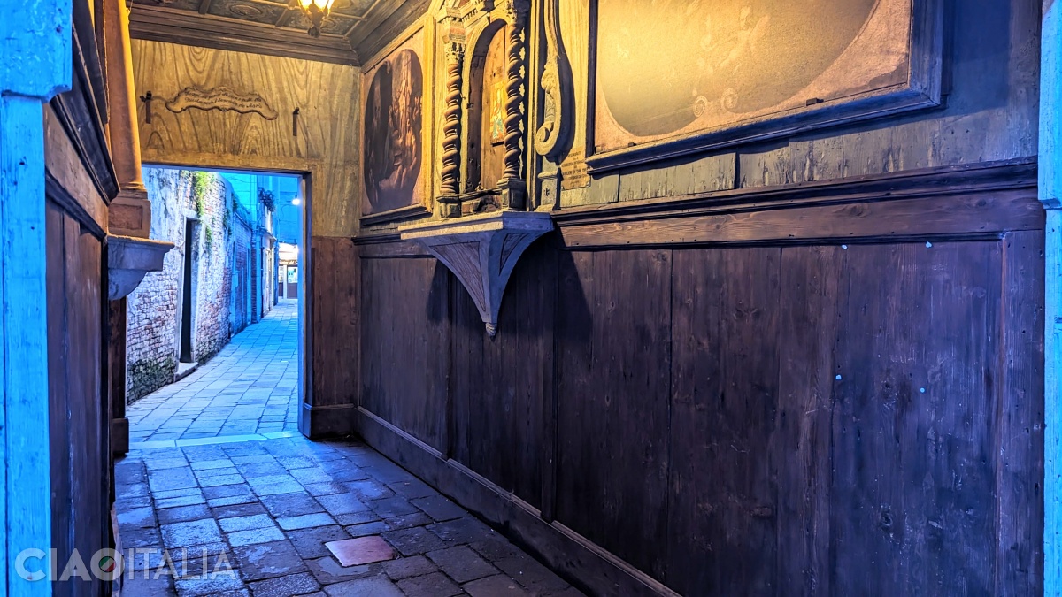 The red stone in Sotoportego de la Corte Nova is also surrounded by superstitions.