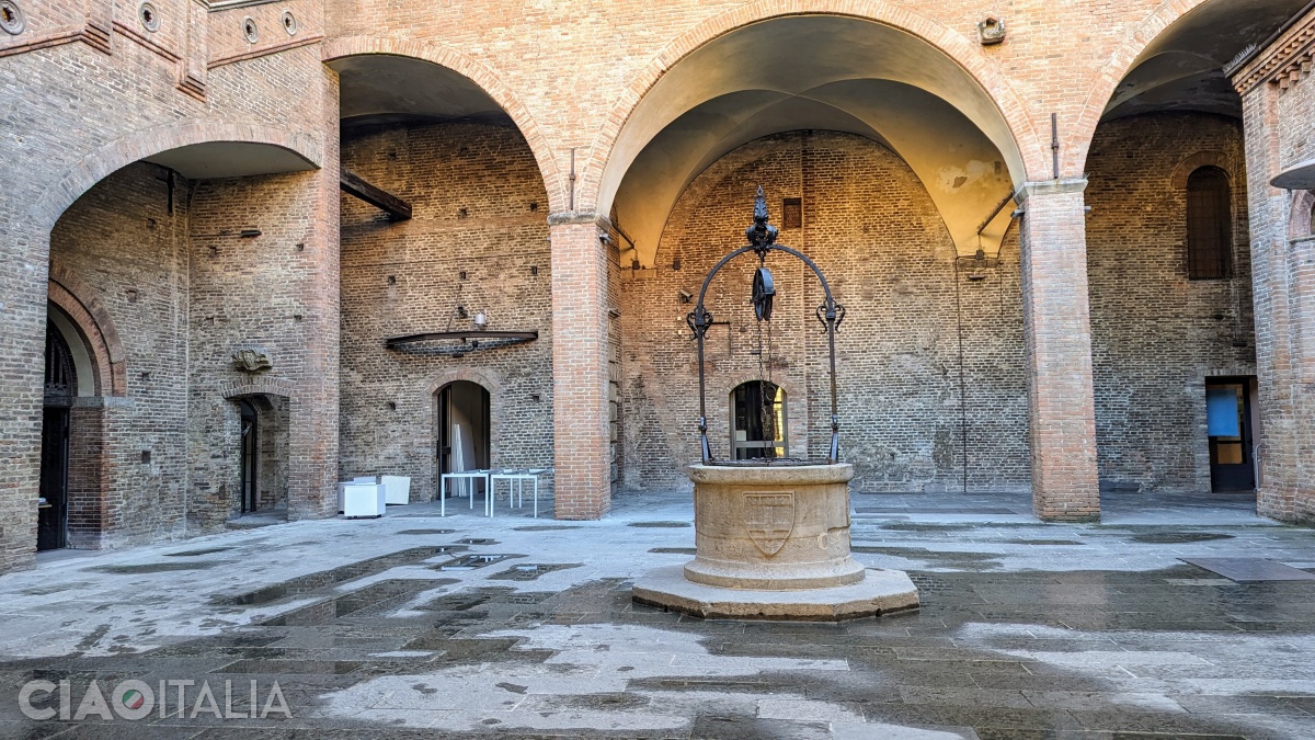 The inner courtyard of the palace