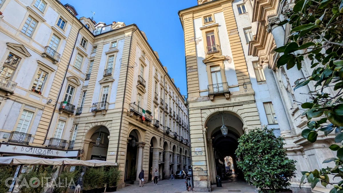 "Baci rubati" or "the building with the piercing"