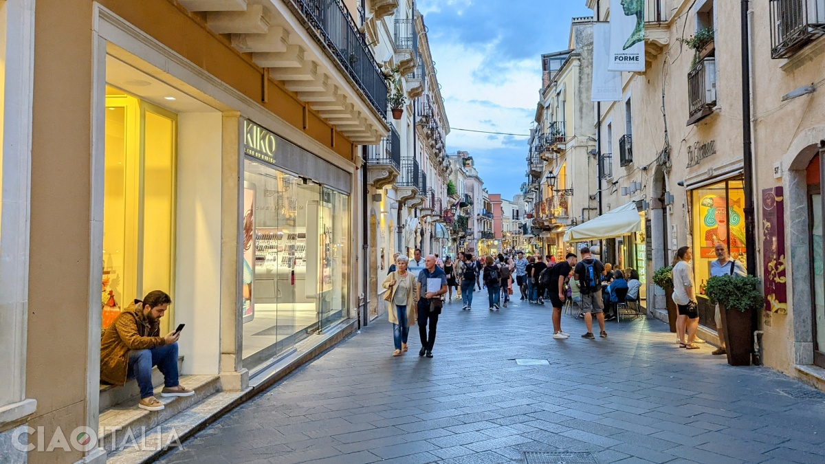 Corso Umberto I is lined with shops and caf&eacute;s.