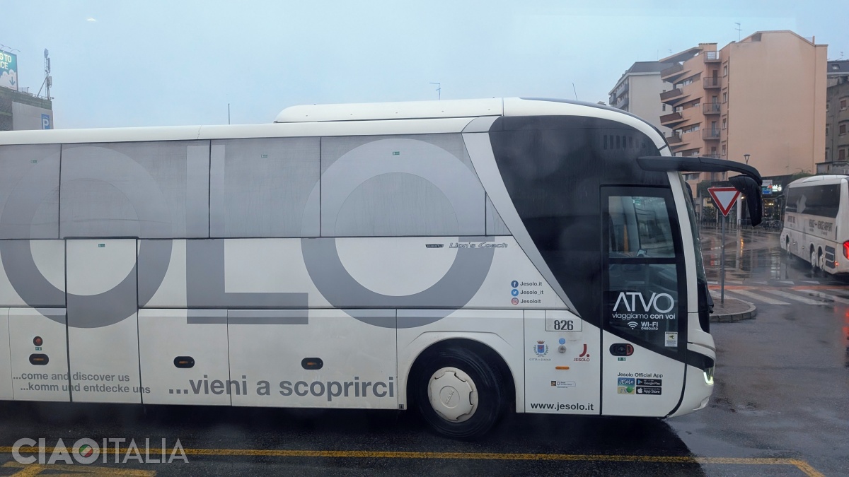 ATVO buses provide the connection between Lido di Jesolo and Venice, stopping in Mestre.