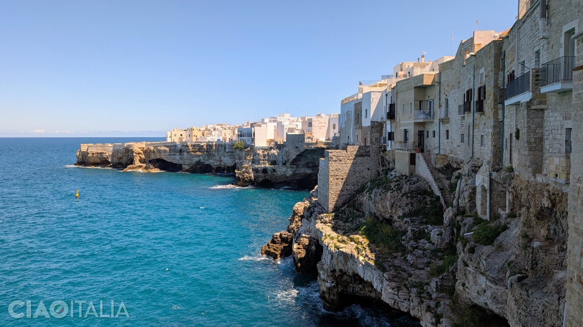 In Polignano a Mare, you will find many terraces with beautiful panoramic views.
