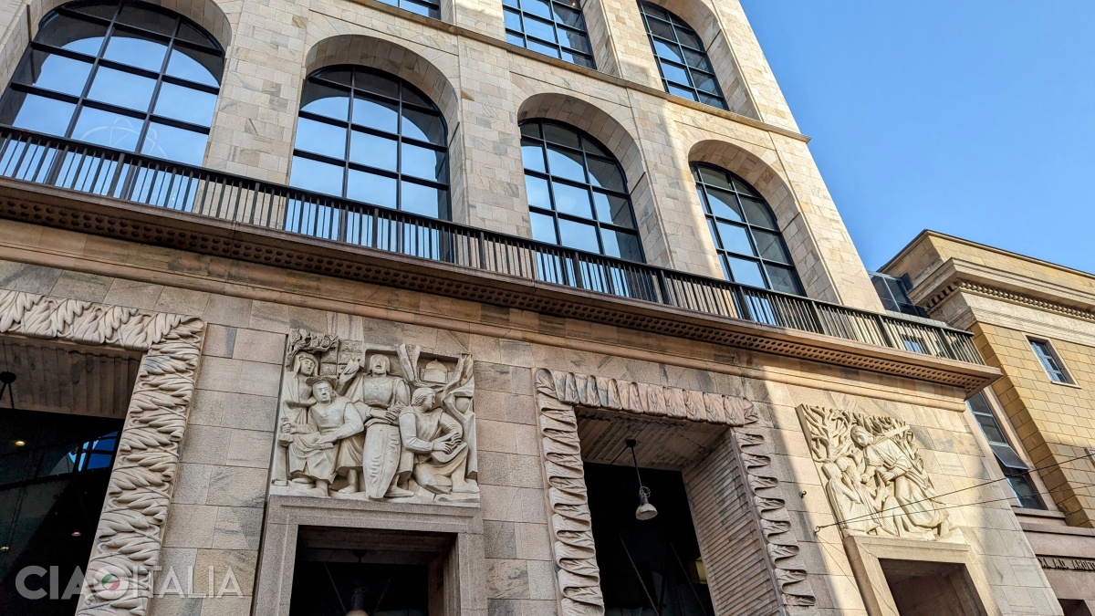 Palazzo dell'Arengario was decorated with bas-reliefs.