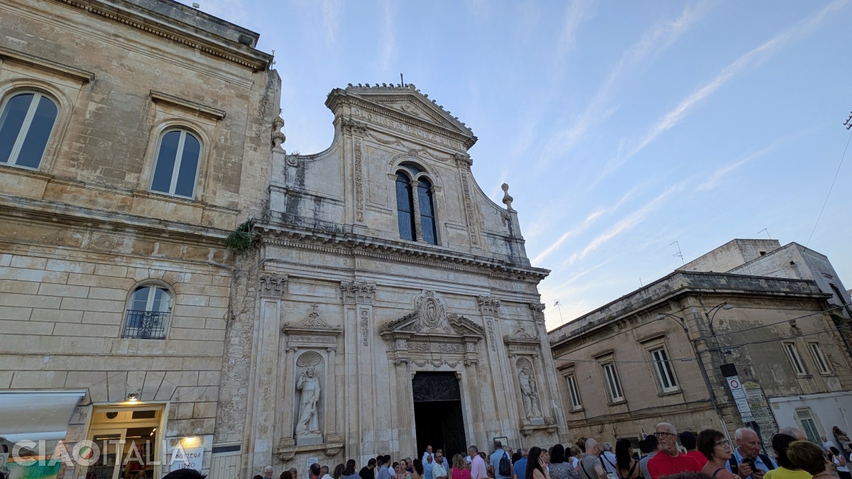 The façade of the Church of San Francesco was completed at the end of the 19th century.