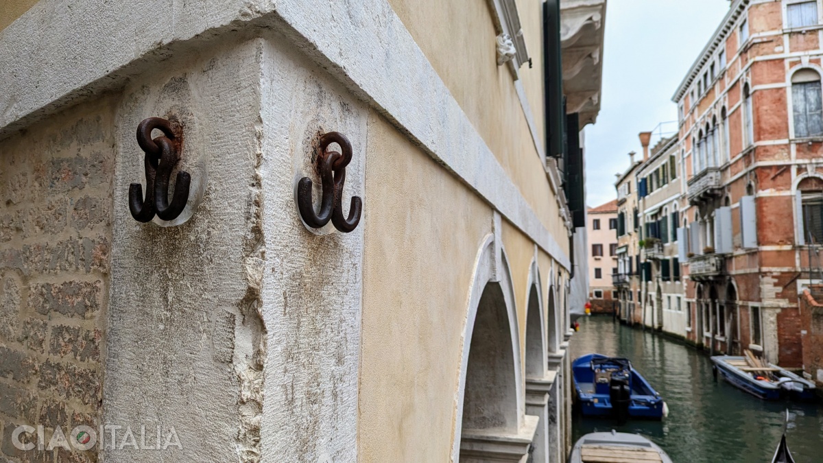 The hooks on the Ponte di San Canzian