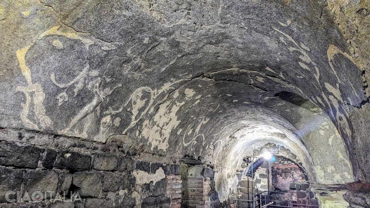 Traces of the rich stucco decorations can still be seen on the walls.