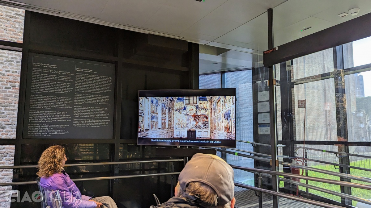 The visit to the Scrovegni Chapel begins with a short introductory film in the acclimatization room.