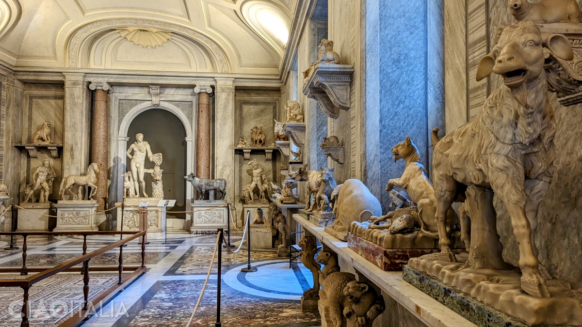 The Hall of Animals displays sculptures of animals and hunters.