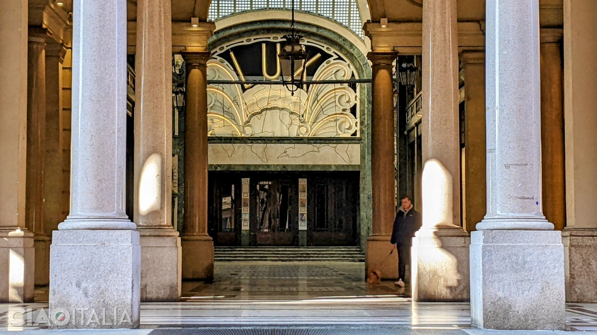 In Galleria San Federico is Cinema Lux, one of the oldest cinemas in Turin.