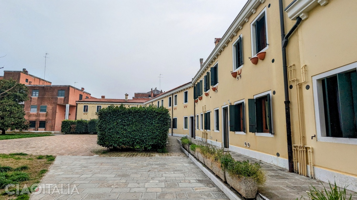 Alberghiera Venezia has several buildings and is located in a quiet area of Venice.