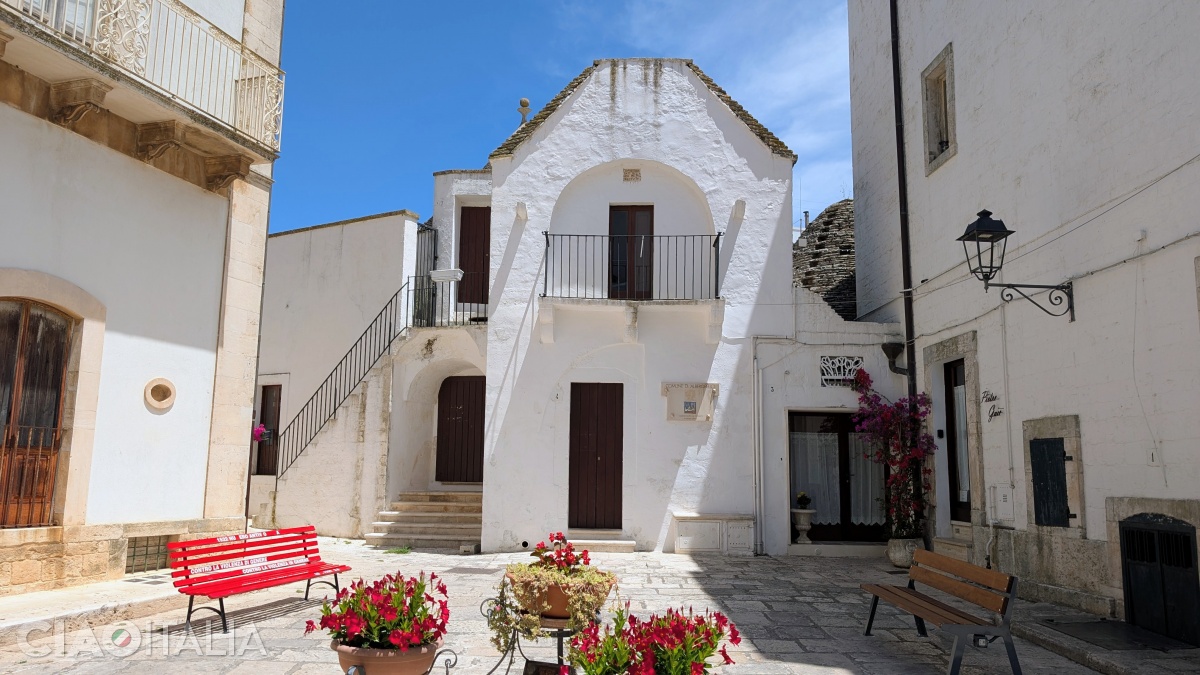 Casa d'Amore is located right next to Piazza del Popolo.