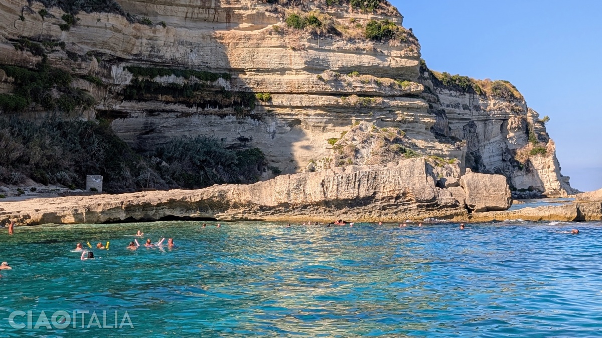 Boat trips stop for swimming in the area of Petri i Mulinu Beach.