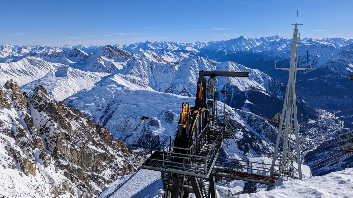 Above the Punta Helbronner station