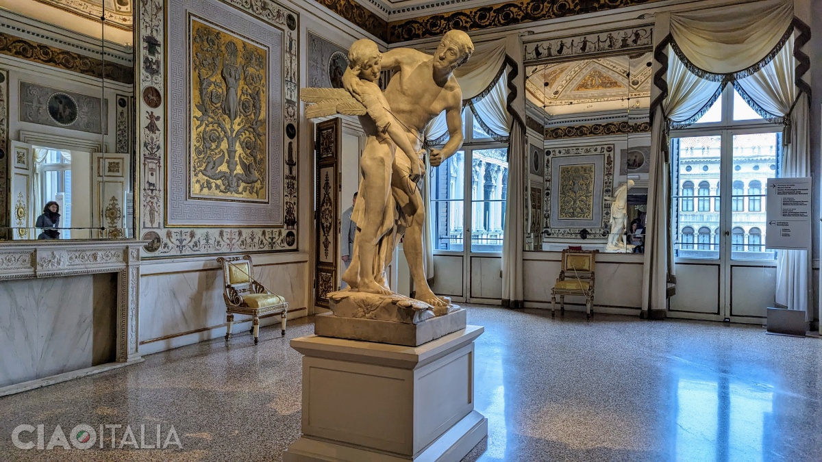 Canova created the statue&nbsp;Daedalus and Icarus&nbsp;for the palace of a procurator.