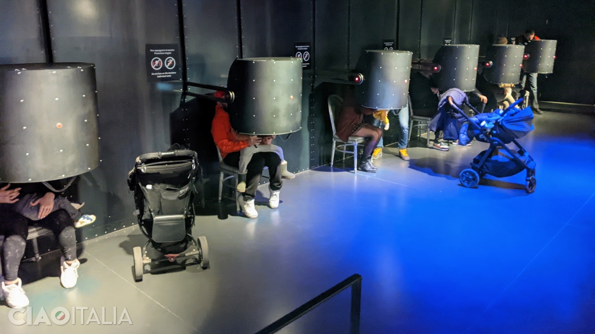 Individual projectors for car commercials