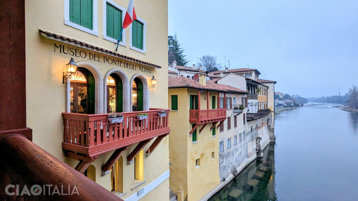 At one end of the bridge there is a small museum dedicated to the two World Wars.
