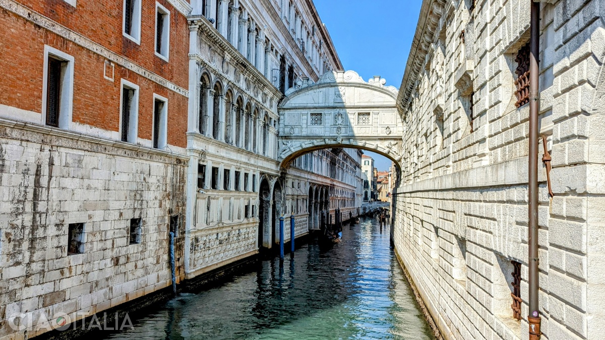 The Bridge of Sighs connected the Doge's Palace to the building of the new prisons.