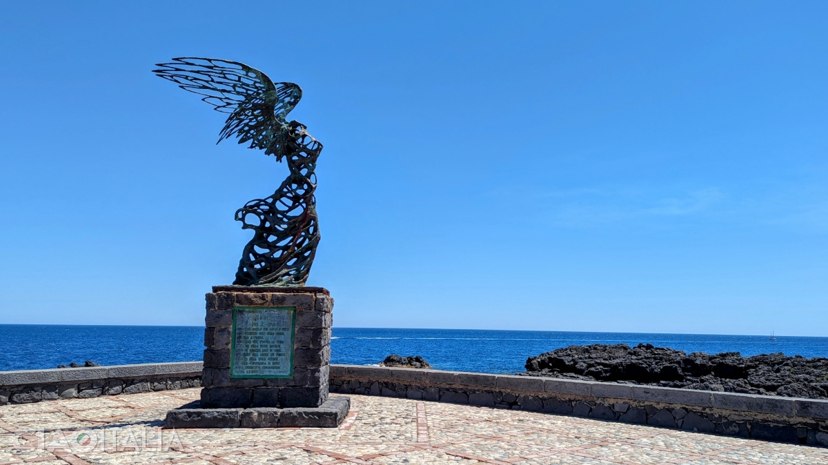 The statue of the goddess Nike is located near the port of Giardini Naxos.