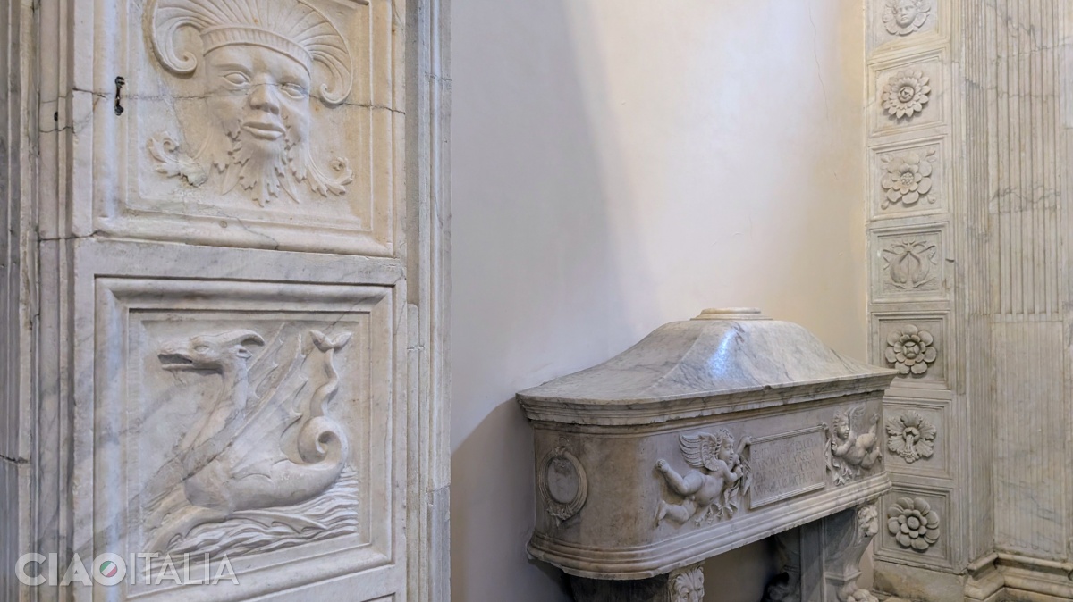 The tomb of Marino Correale was created by Benedetto da Maiano.