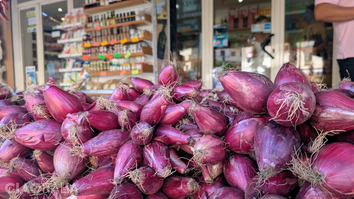Red onion is omnipresent.