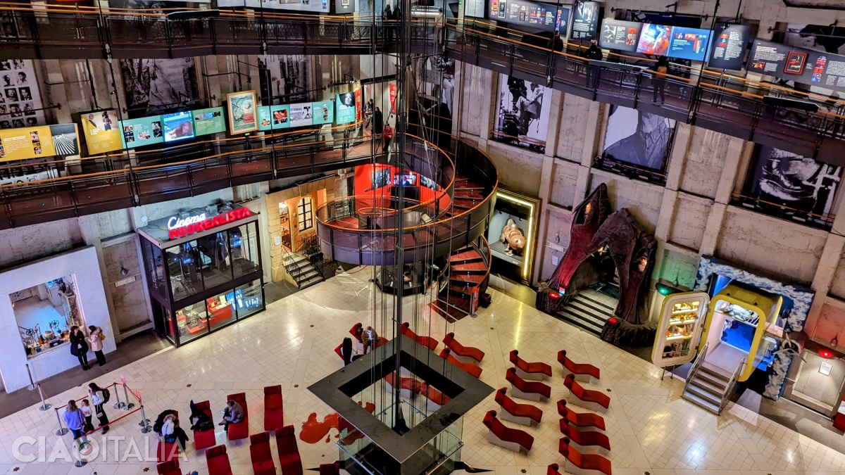 The ramp winds along the walls of the building, leading to other rooms dedicated to cinema.