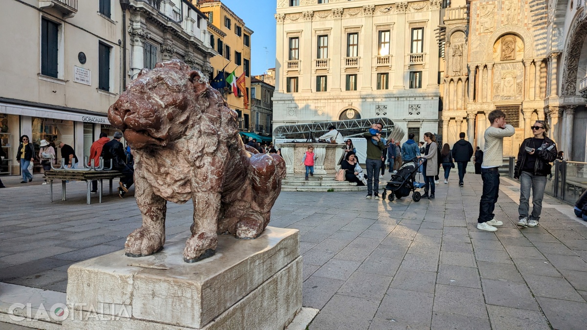 The statue of one of the two lions in the piazzetta