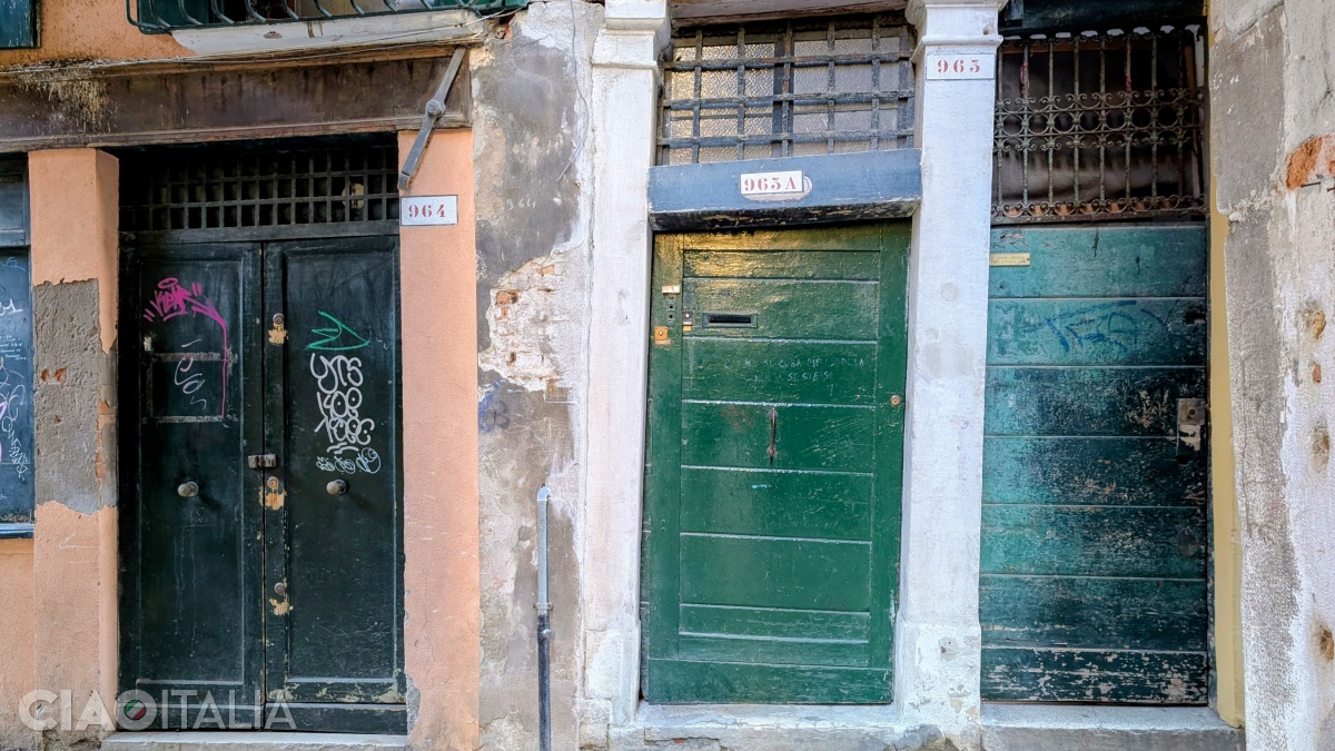 In the Rialto Market area, there is one of the most slanted doors in Venice.