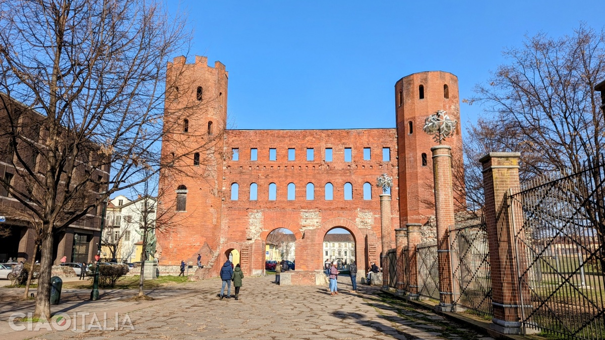 During the Roman period, Porta Palatina was one of the gates leading into the city of Augusta Taurinorum.