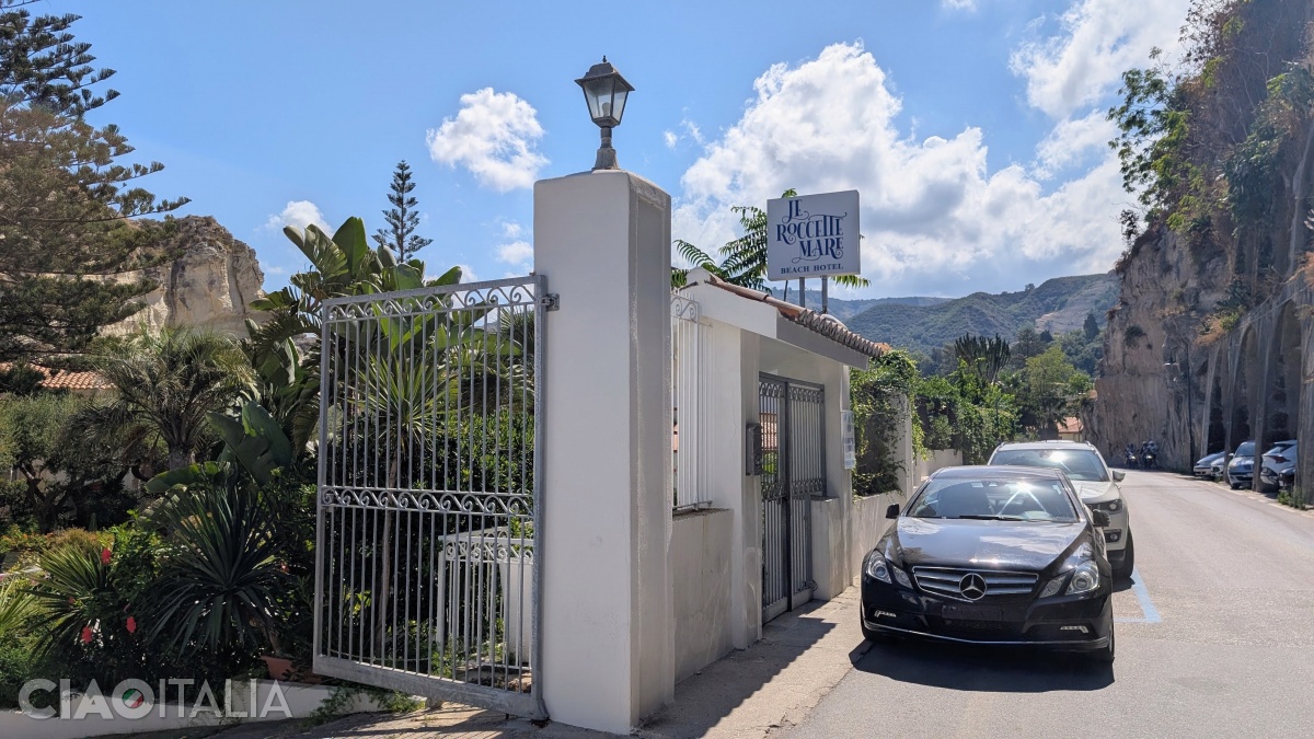 The entrance to Le Roccette Mare Beach Hotel