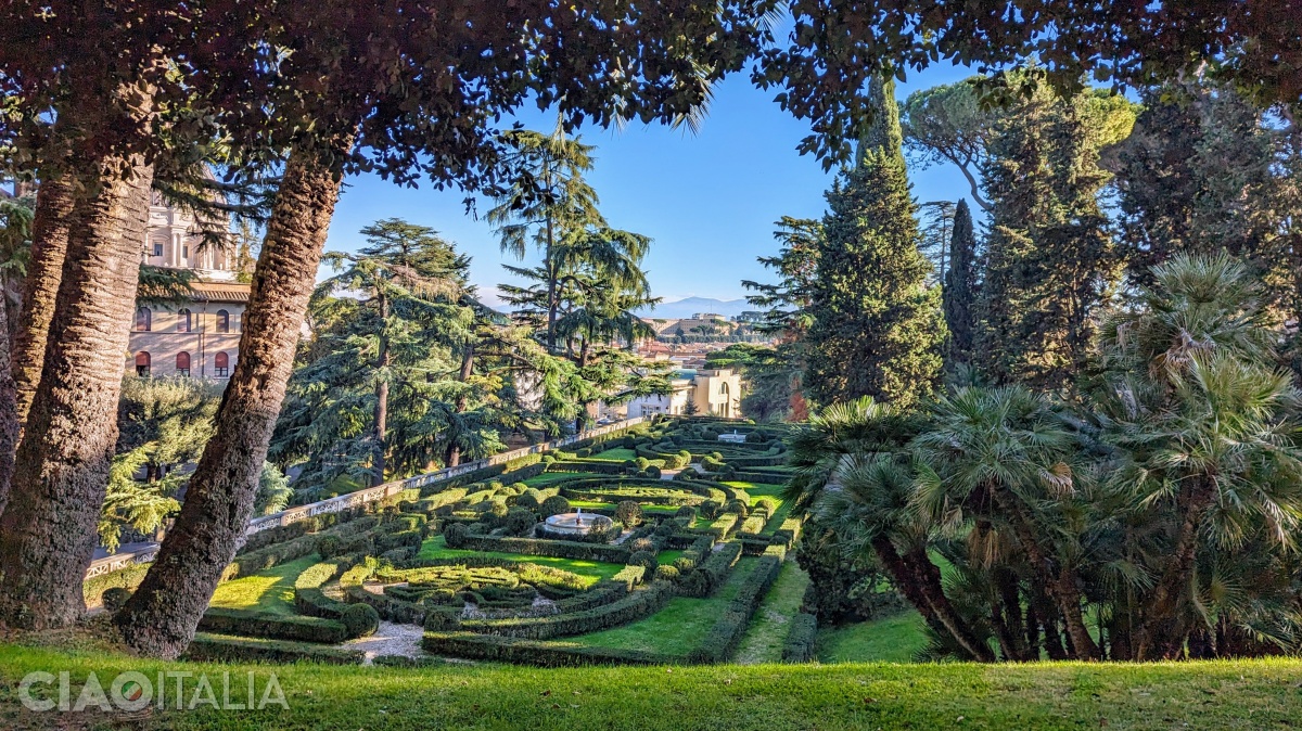 The labyrinth in the Italian Garden